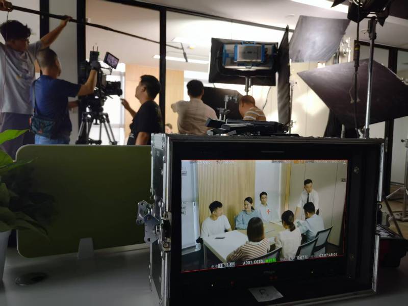 常熟市TVC拍摄公司：科技产品视觉化大师，诠释未来感与功能美学